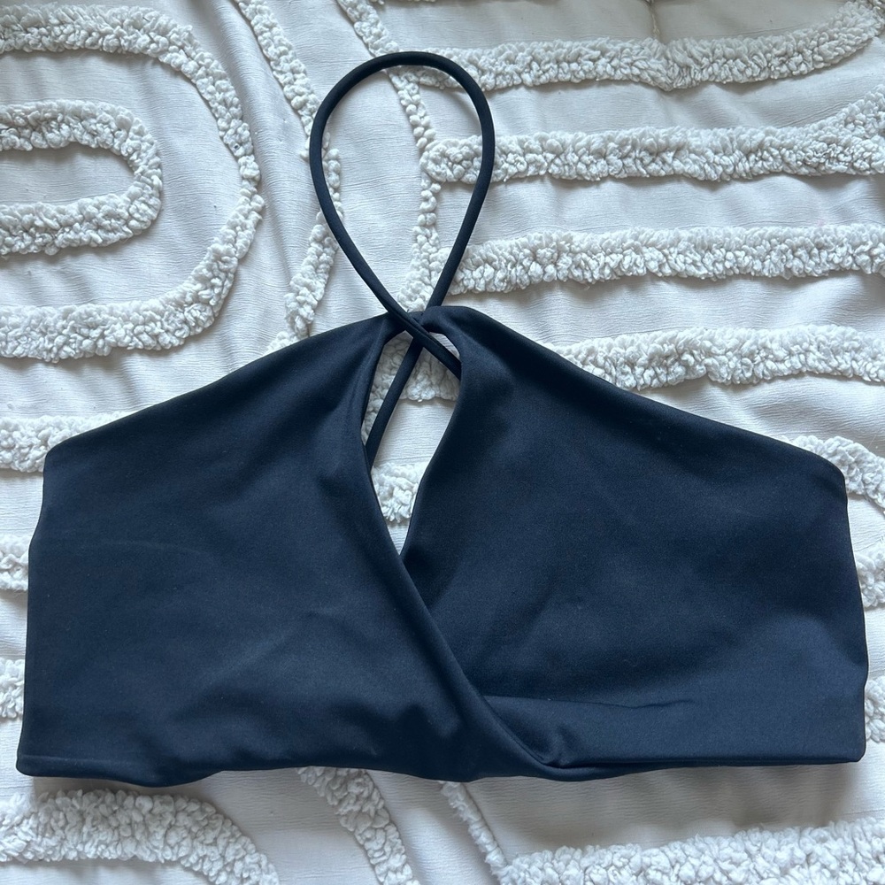 unique keyhole sports bra